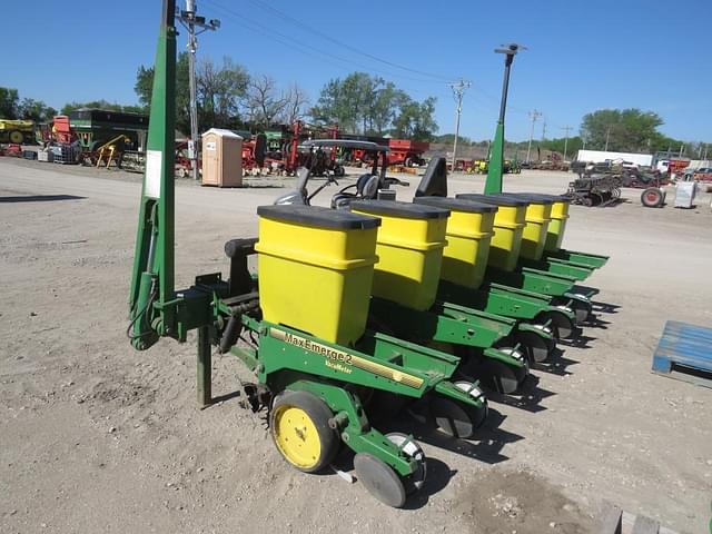 Image of John Deere 7300 equipment image 2