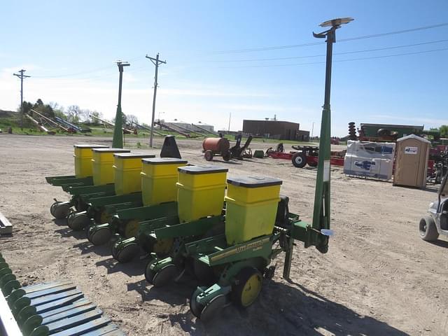 Image of John Deere 7300 equipment image 1