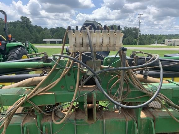 Image of John Deere 7300 equipment image 3