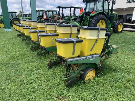 1996 John Deere 7300 Image