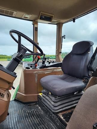 Image of John Deere 7400 equipment image 4