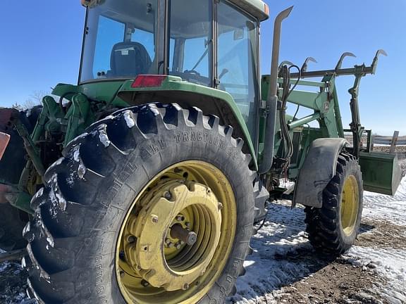 Image of John Deere 7400 equipment image 4