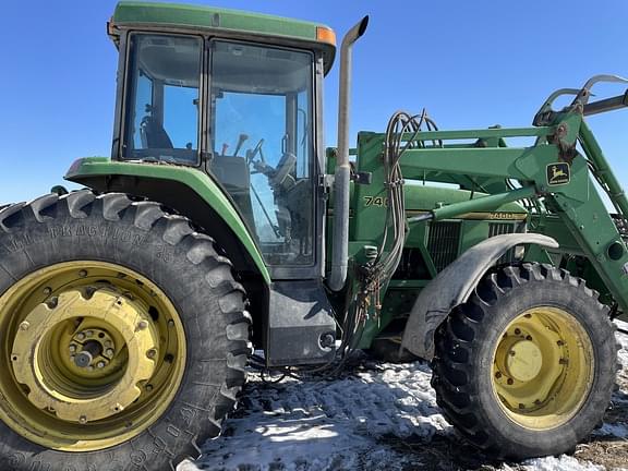 Image of John Deere 7400 equipment image 1