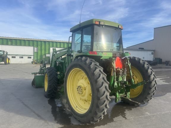 Image of John Deere 7400 equipment image 4