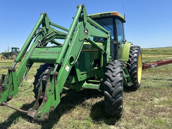 1996 John Deere 7400 Equipment Image0