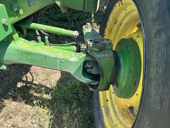 Image of John Deere 7400 equipment image 4