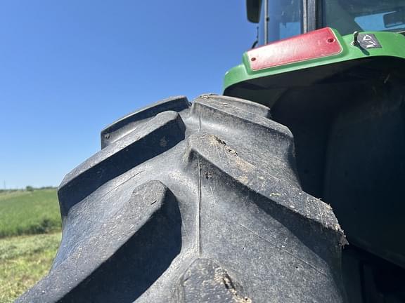 Image of John Deere 7400 equipment image 3