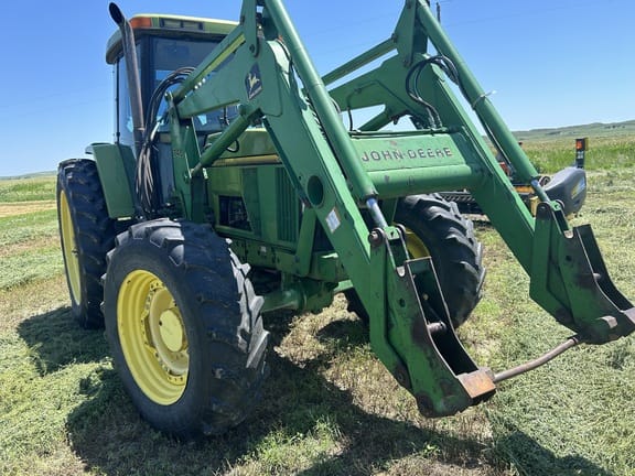 Main image John Deere 7400