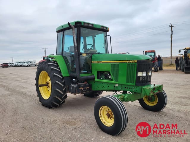 Image of John Deere 7400 equipment image 1