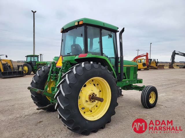 Image of John Deere 7400 equipment image 2