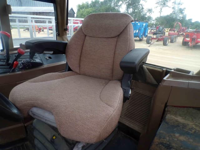 Image of John Deere 7410 equipment image 4