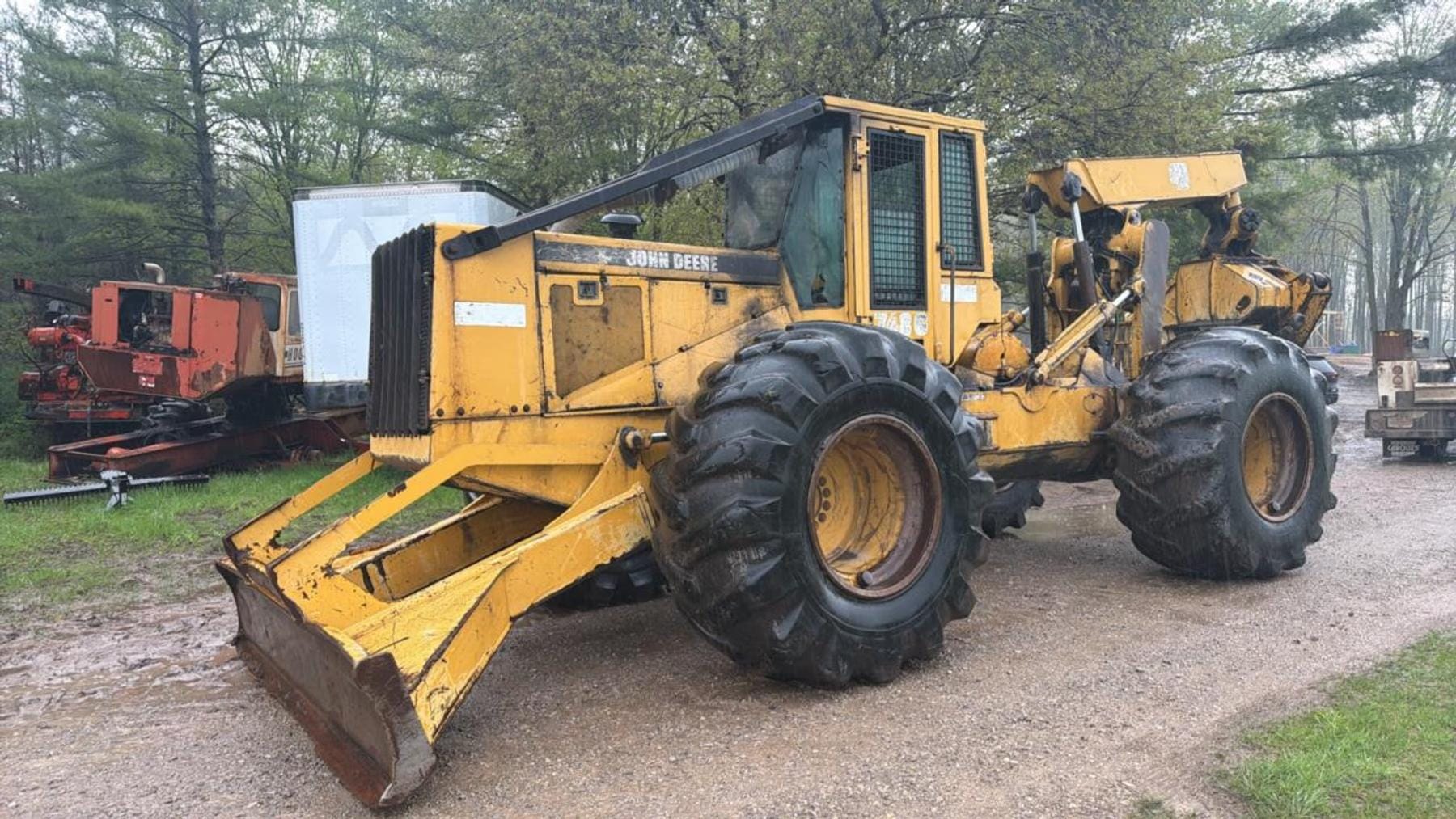 1996 John Deere 748G Equipment Image0