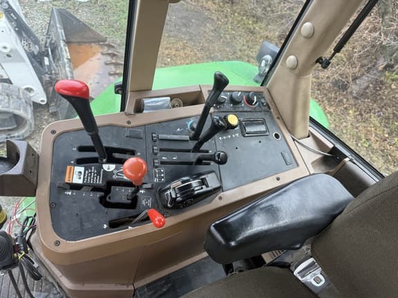 Image of John Deere 7600 equipment image 4