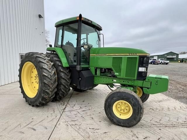 Image of John Deere 7700 equipment image 1