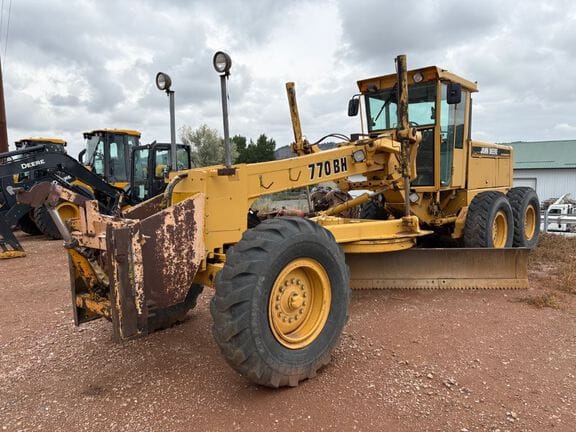 1996 John Deere 770BH Equipment Image0