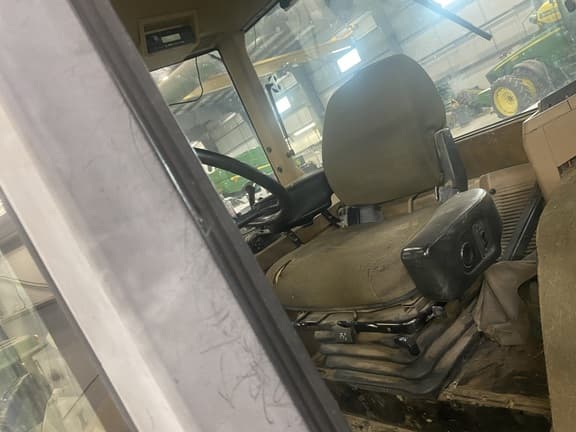 Image of John Deere 7810 equipment image 4
