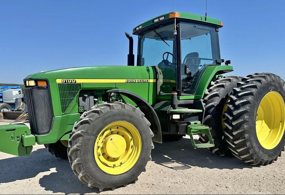 1996 John Deere 8100 Equipment Image0