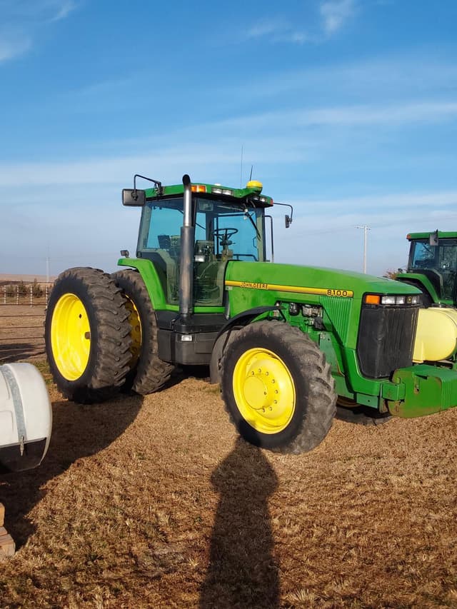 Image of John Deere 8100 equipment image 2