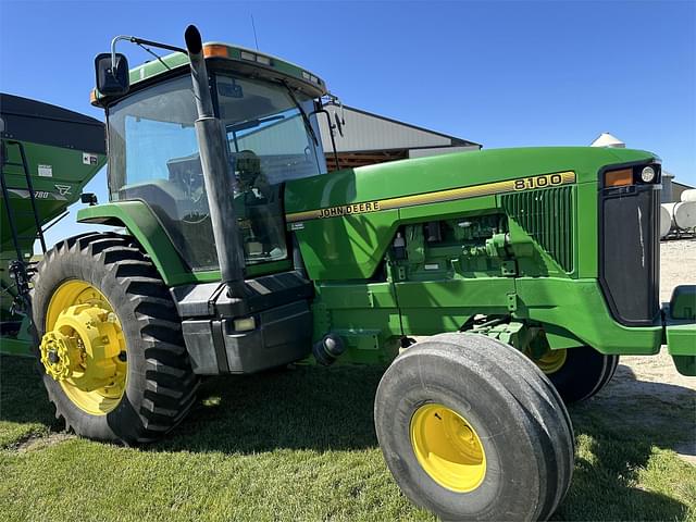 Image of John Deere 8100 equipment image 2