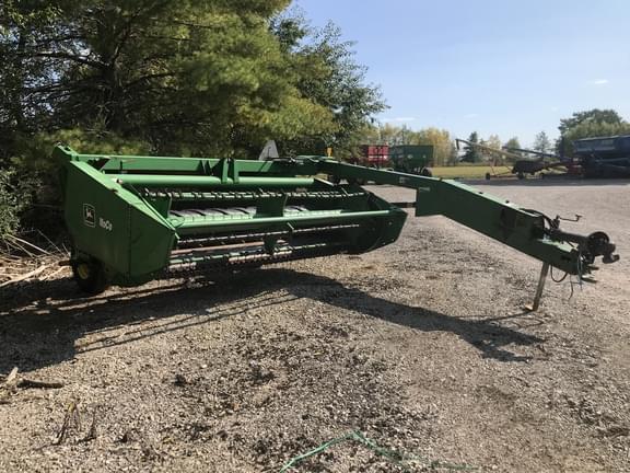 Image of John Deere 820 Image 1