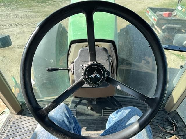 Image of John Deere 8200 equipment image 3