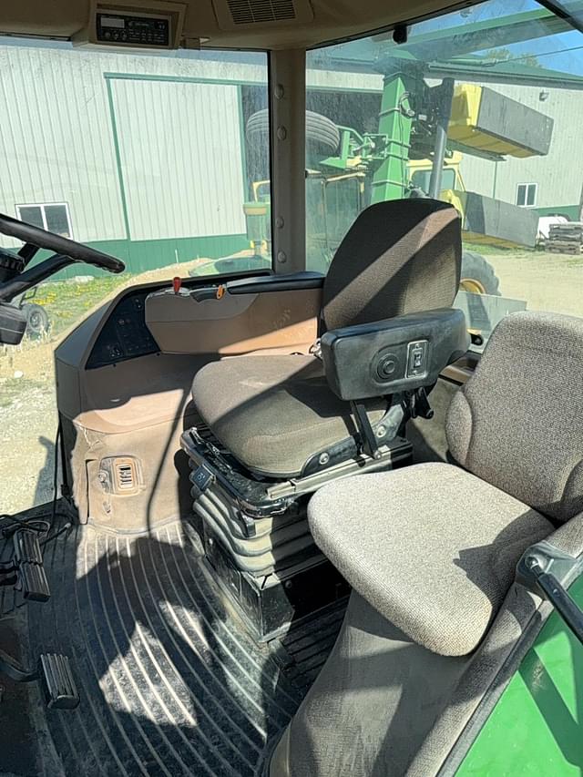 Image of John Deere 8200 equipment image 1