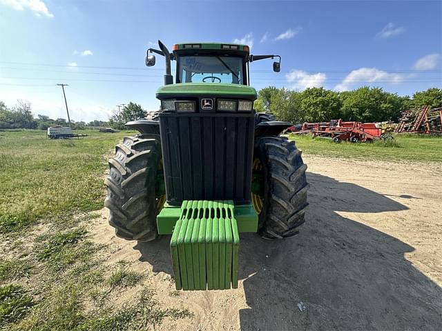 Image of John Deere 8200 equipment image 1