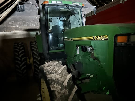 Image of John Deere 8200 equipment image 1