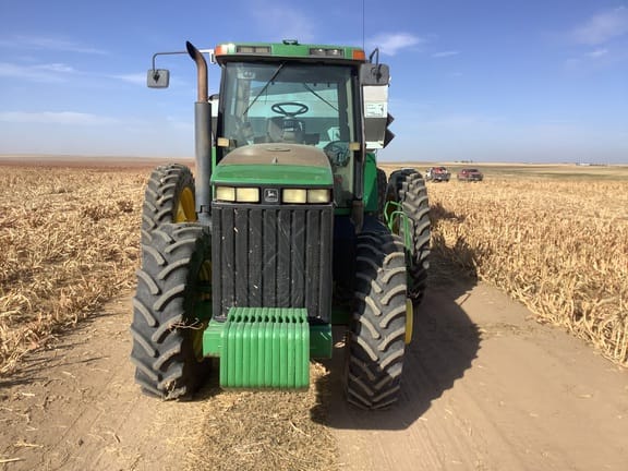 Main image John Deere 8200