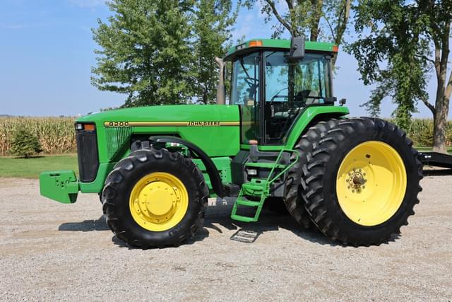 Image of John Deere 8200 equipment image 1