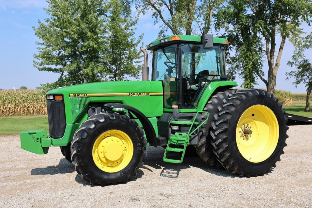 Image of John Deere 8200 Primary image