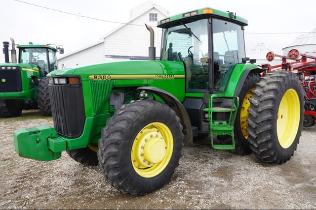 Image of John Deere 8300 equipment image 2