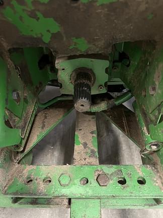 Image of John Deere 8300 equipment image 4
