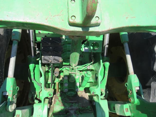Image of John Deere 8300 equipment image 4