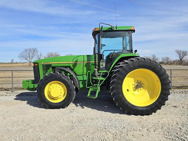 Image of John Deere 8300 equipment image 2