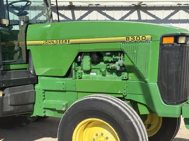 Image of John Deere 8300 equipment image 2