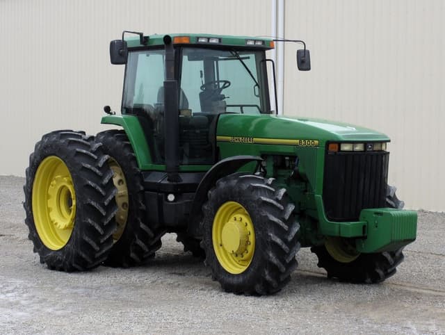 Image of John Deere 8300 equipment image 1