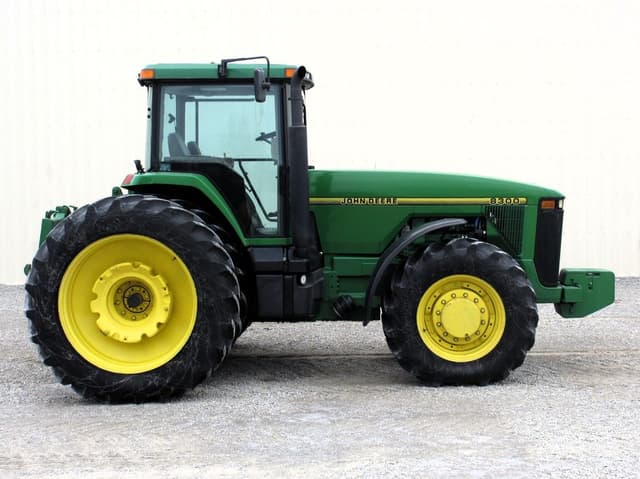 Image of John Deere 8300 equipment image 3