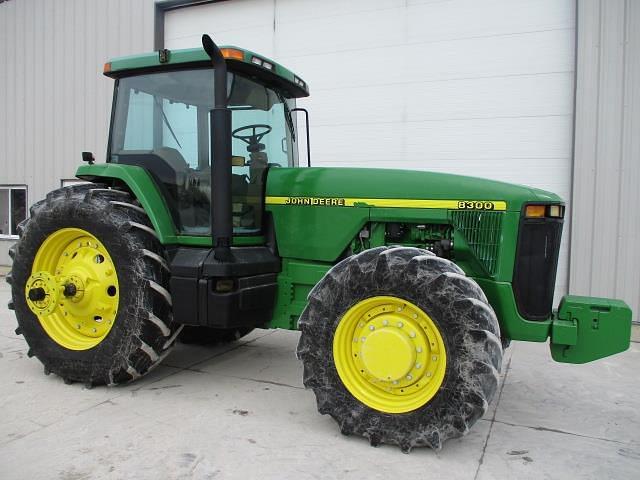 Image of John Deere 8300 equipment image 1