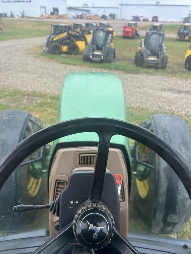 Image of John Deere 8400 equipment image 1