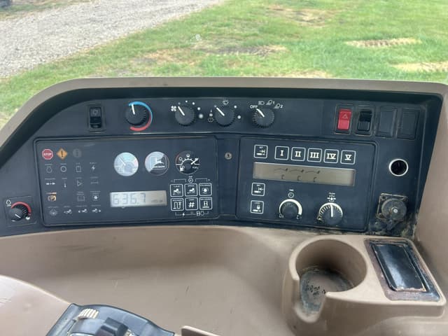 Image of John Deere 8400 equipment image 2