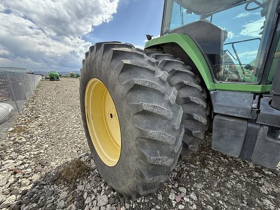 Image of John Deere 8400 equipment image 4