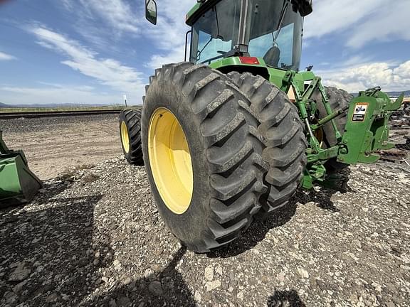 Image of John Deere 8400 equipment image 3
