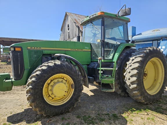 Image of John Deere 8400 equipment image 4