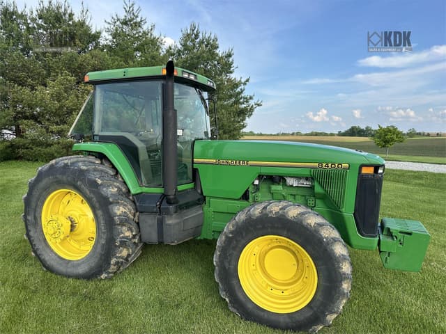 Image of John Deere 8400 equipment image 2