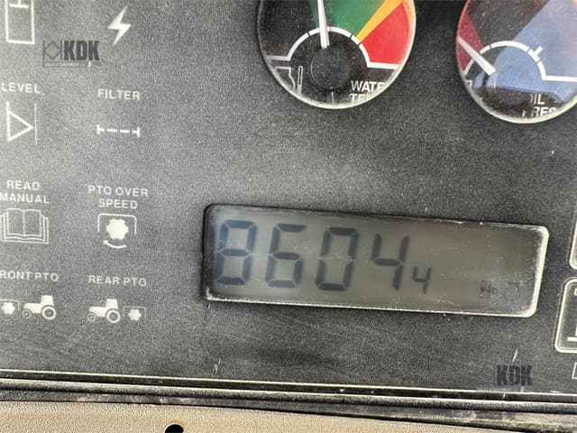 Image of John Deere 8400 equipment image 3