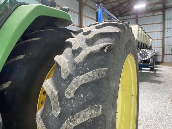 Image of John Deere 8400 equipment image 2
