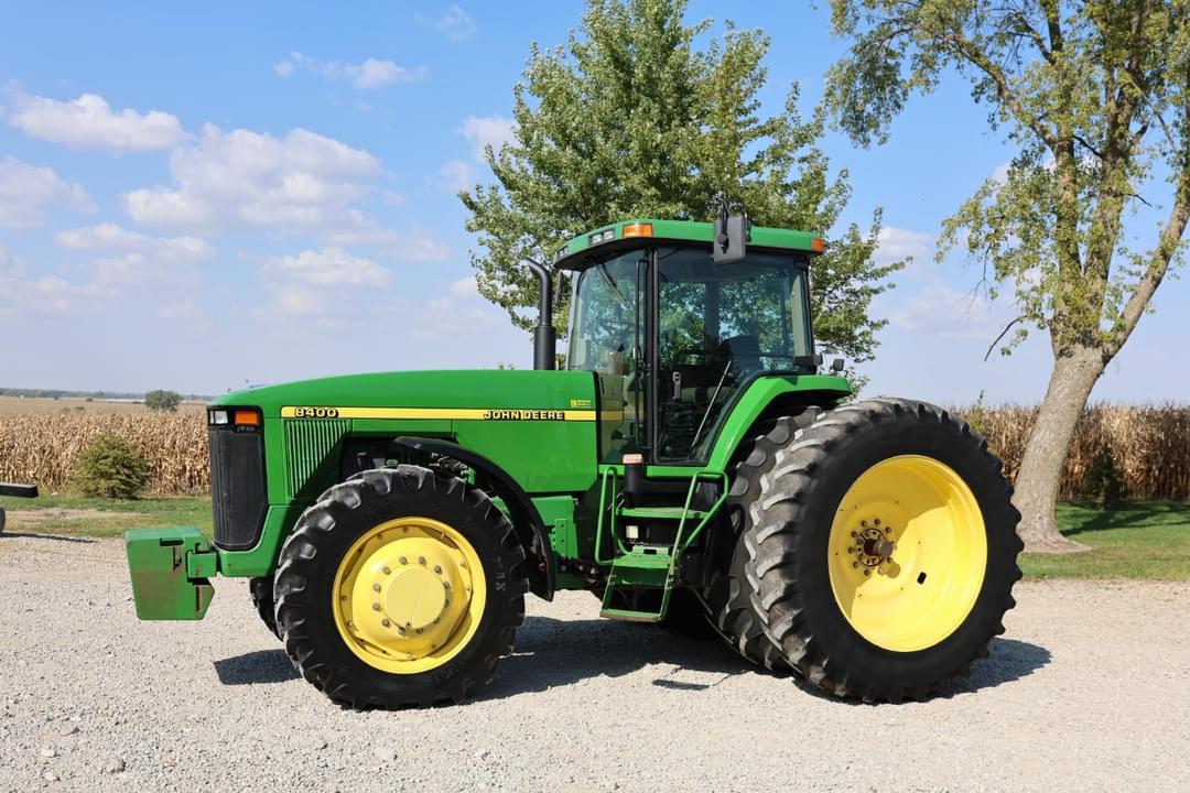 Image of John Deere 8400 Primary image