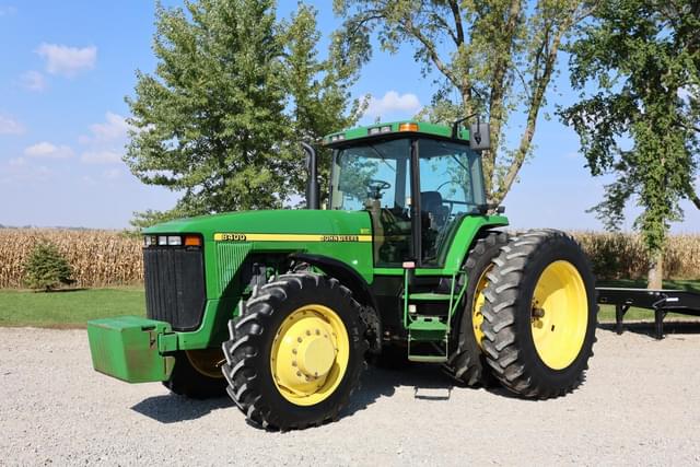 Image of John Deere 8400 equipment image 1