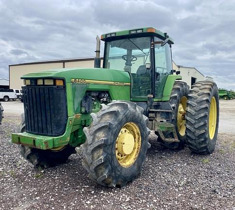 Image of John Deere 8400 equipment image 1